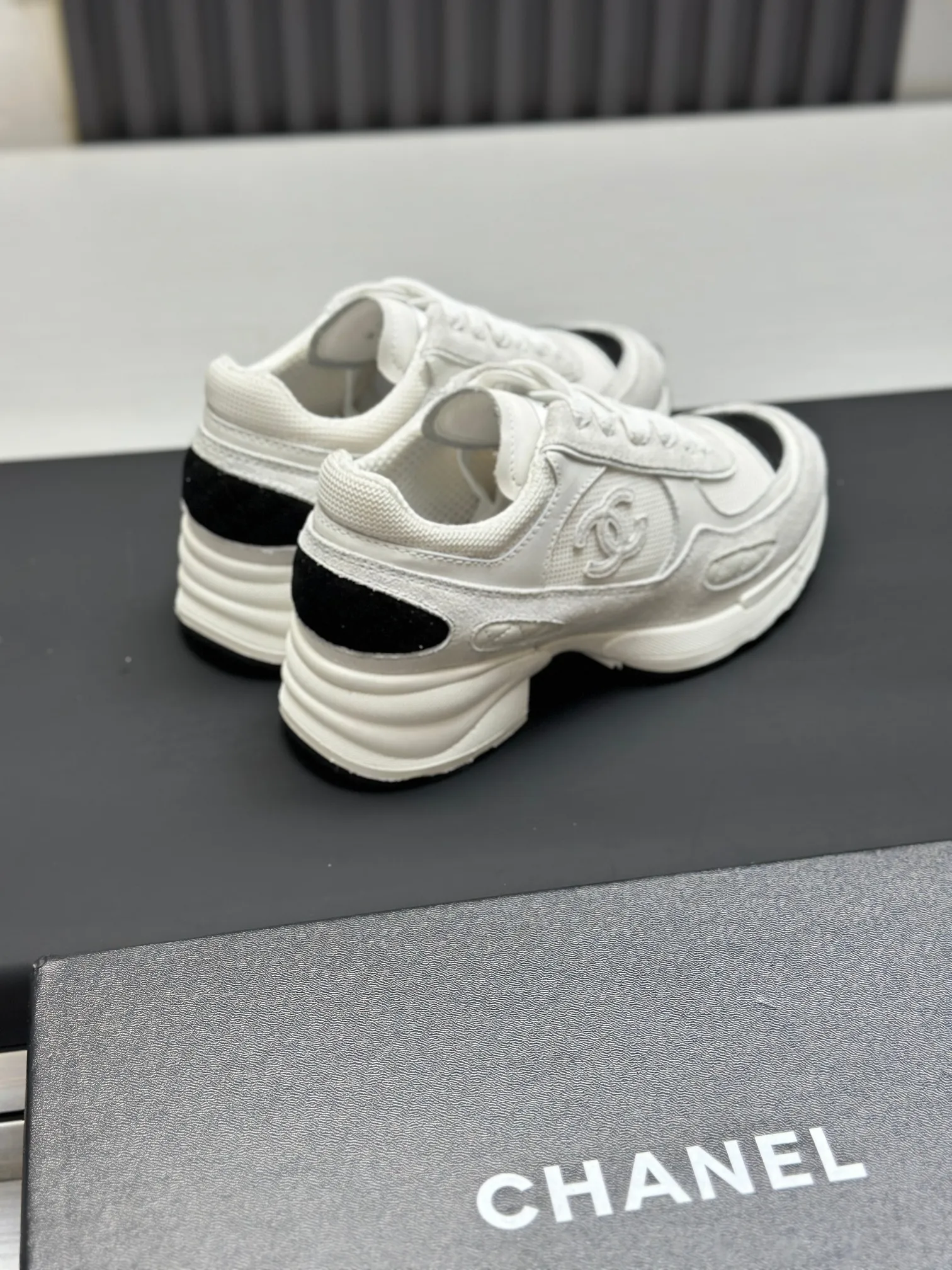Men's shoes 💰620💰Women's 🚺 Chanel Panda shoes! 2025 counter top casual sports shoes This classic design; the upper is in the style of electric embroidery with various techniques; the outsole is fashionable and sporty; the unusual inclusion of a variety of color matching elements... The diversified mix and match is very good-looking and versatile, and can be used for leisure, fashion, sports, and outdoor... ꫛꫀꪝ Go➫ Materials: ❶Upper made of: original imported first-layer silk cowhide + original waterproof cloth + original first-layer cowhide ❷Inner use: Original Yangli+wang ❸ Outsole based on: Original TPU combination outsole Special counter boutique packaging complete set for women 35–41